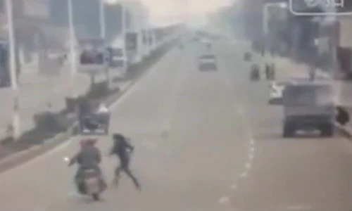 Cô gái chạy bộ "tông" chết 2 người đi xe máy