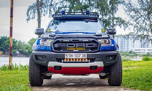 Dân chơi Sài Gòn chi trăm triệu độ "sắc đẹp" Ford Raptor