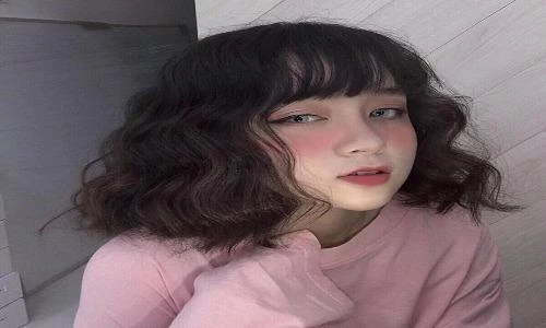 Nữ sinh 10X gây sốt mạng nhờ cách trang điểm cực Tây