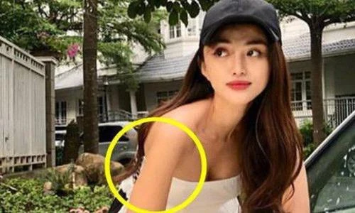 Hot girl The Face ăn gạch đá chỉ sau khi đăng bức ảnh kỳ lạ