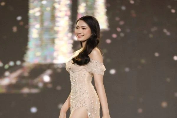 Bạn gái tin đồn Đoàn Văn Hậu lộ bảng thành tích siêu khủng