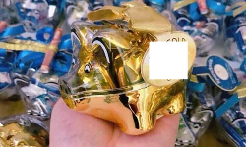 Bánh kẹo hình heo ngộ nghĩnh hút khách dịp Tết Kỷ Hợi