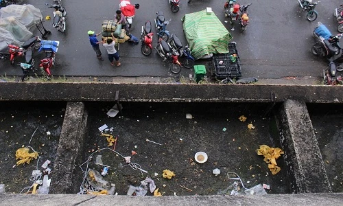 Hình ảnh chợ An Đông xuống cấp thảm hại khiến tiểu thương nổi giận