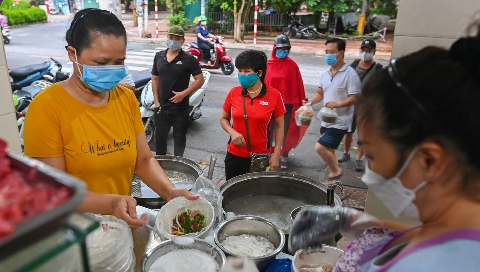 Quán phở bán 1.000 bát mỗi ngày ở "vùng xanh" Hà Nội