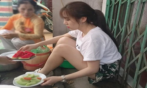 Hot girl ngồi đơm cỗ gây sốt mạng vì quá xinh đẹp