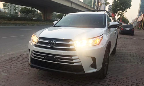 SUV Toyota Highlander 2017 giá 2,5 tỷ tại Việt Nam
