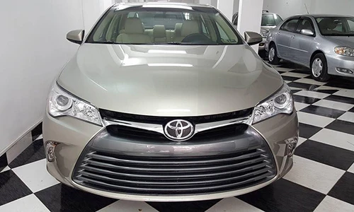 Cận cảnh Toyota Camry XLE giá 1,9 tỷ tại Việt Nam