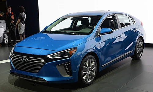 "Xế xanh" Hyundai Ioniq Hybrid 2017 giá 523 triệu tại Mỹ