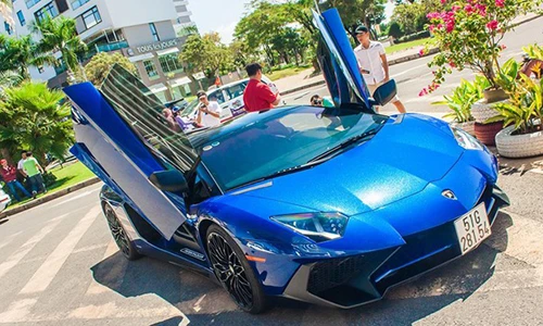 Minh Nhựa lái Lamborghini hơn 30 tỷ loạn phố Sài Gòn