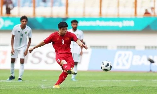 Sút 11m kém, CĐM yêu cầu Công Phương chỉnh lại thước ngắm