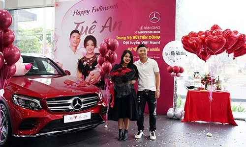 Trung vệ Bùi Tiến Dũng tậu SUV Mercedes-Benz GLC tiền tỷ 
