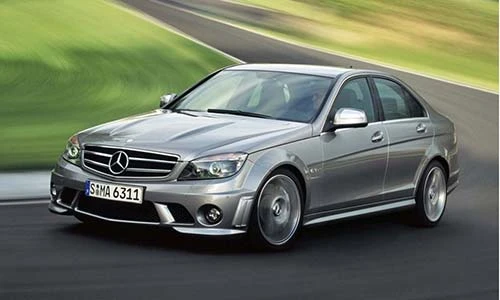 Hãng xe sang Mercedes-Benz bị kiện vì mùi "tất thối" 