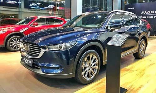 Mazda CX-8 giảm 100 triệu tại Việt Nam "đấu" Hyundai SantaFe