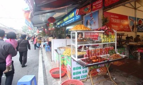 Mùng 3 Tết: Bún riêu, bún ốc vỉa hè Hà Nội tấp nập, “bình ổn giá” 