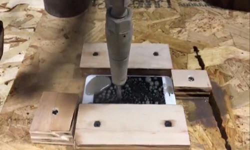 Video: Máy cưa nước cắt nát iPhone 7