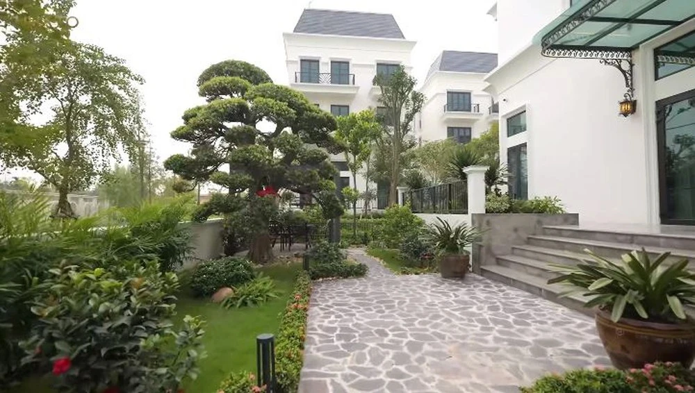 Cận cảnh biệt thự 200 tỷ chỉ để giúp việc và lái xe ở