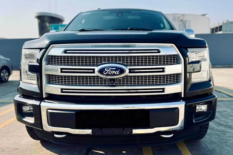 "Khủng long" Ford F150 Platinum chạy 8 năm, giá 1,9 tỷ ở Hà Nội