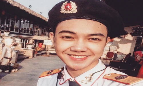 Chàng vũ công hút hồn fan nữ bằng nụ cười tỏa sáng