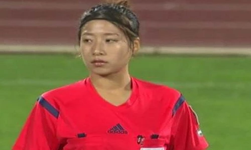 Nhan sắc nữ trọng tài bắt chính trận ĐT Việt Nam thắng Myanmar