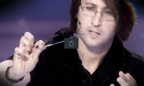 Xem bẻ cong dĩa bằng năng lượng siêu nhiên khó tin