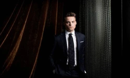 Tỷ phú trẻ thế giới gây mê dân mạng với vẻ ngoài cực đẹp trai