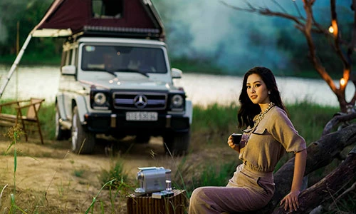 Hoa hậu Tiểu Vy đọ dáng Mercedes G63 của Đặng Lê Nguyên Vũ