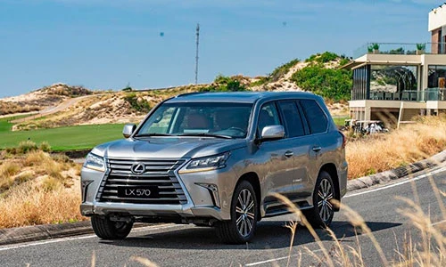 Lexus Việt Nam ra mắt LX570 mới hơn 8 tỷ đồng 