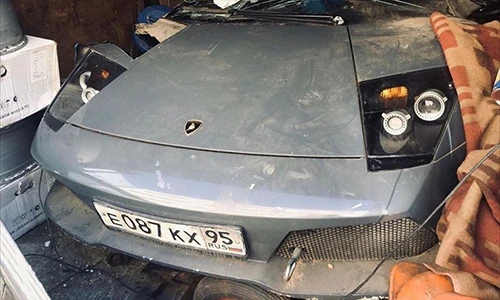 Siêu xe Lamborghini Murcielago bị vứt trong nhà kho như phế liệu