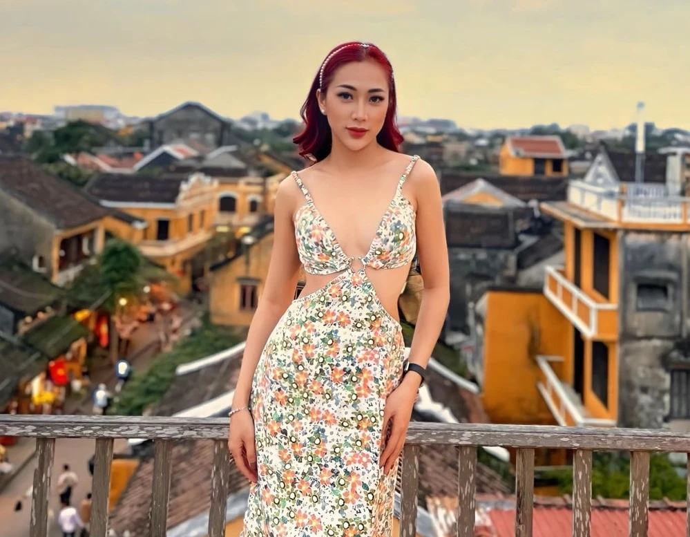 Nữ tiếp viên hàng không giá rẻ đẹp miễn chê gây bão mạng