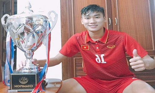 Tiền đạo tuổi teen CLB Thể Công đẹp trai sở hữu chiều cao khủng