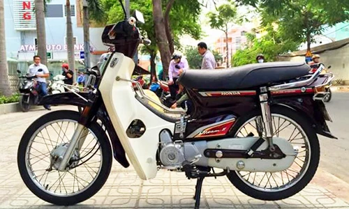 Honda Dream dùng 16 năm giá hơn 100 triệu tại Sài Gòn