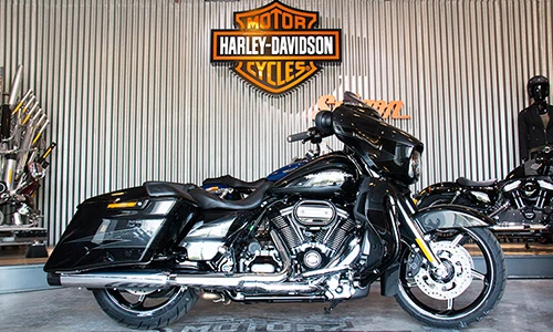 Harley-Davidson CVO Street Glide mới giá 2 tỷ tại Sài Gòn 