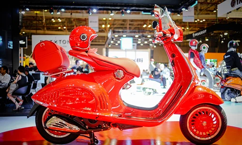 Xe ga Vespa 946 Red "chốt giá" 405 triệu tại Việt Nam