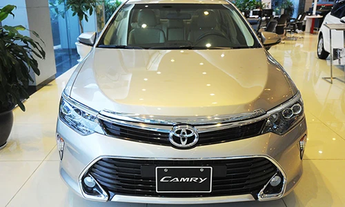 Cận cảnh Toyota Camry mới giá chỉ 947 triệu tại Hà Nội