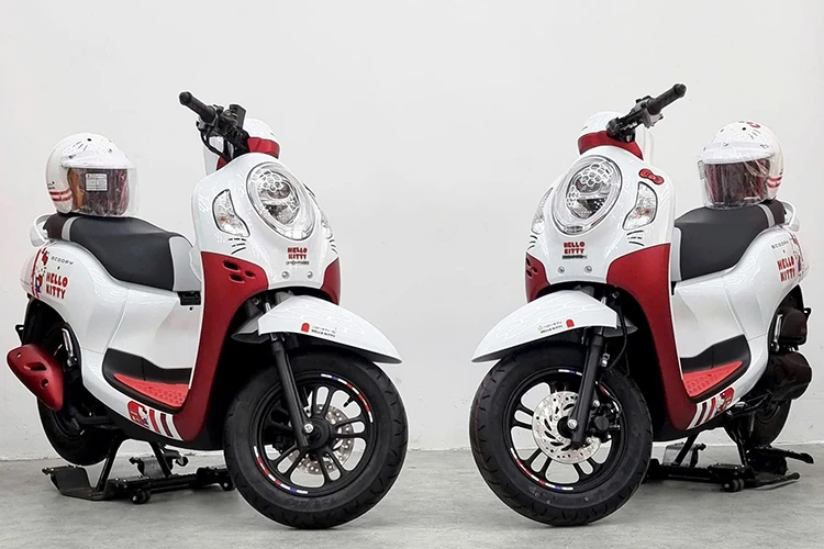Cận cảnh xe ga Honda Scoopy Hello Kitty gần 90 triệu tại Việt Nam