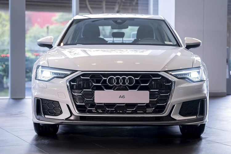 Audi A6 2025 "bằng xương bằng thịt" tại Việt Nam, từ 2,3 tỷ 