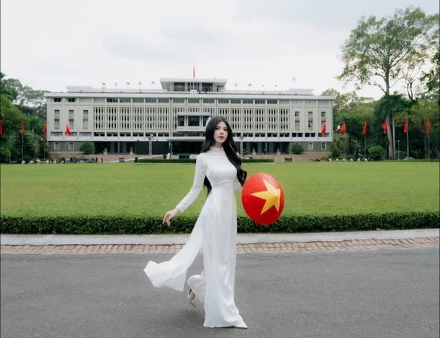 Diện áo dài, Mai Dora khiến dân mạng "không thể rời mắt"