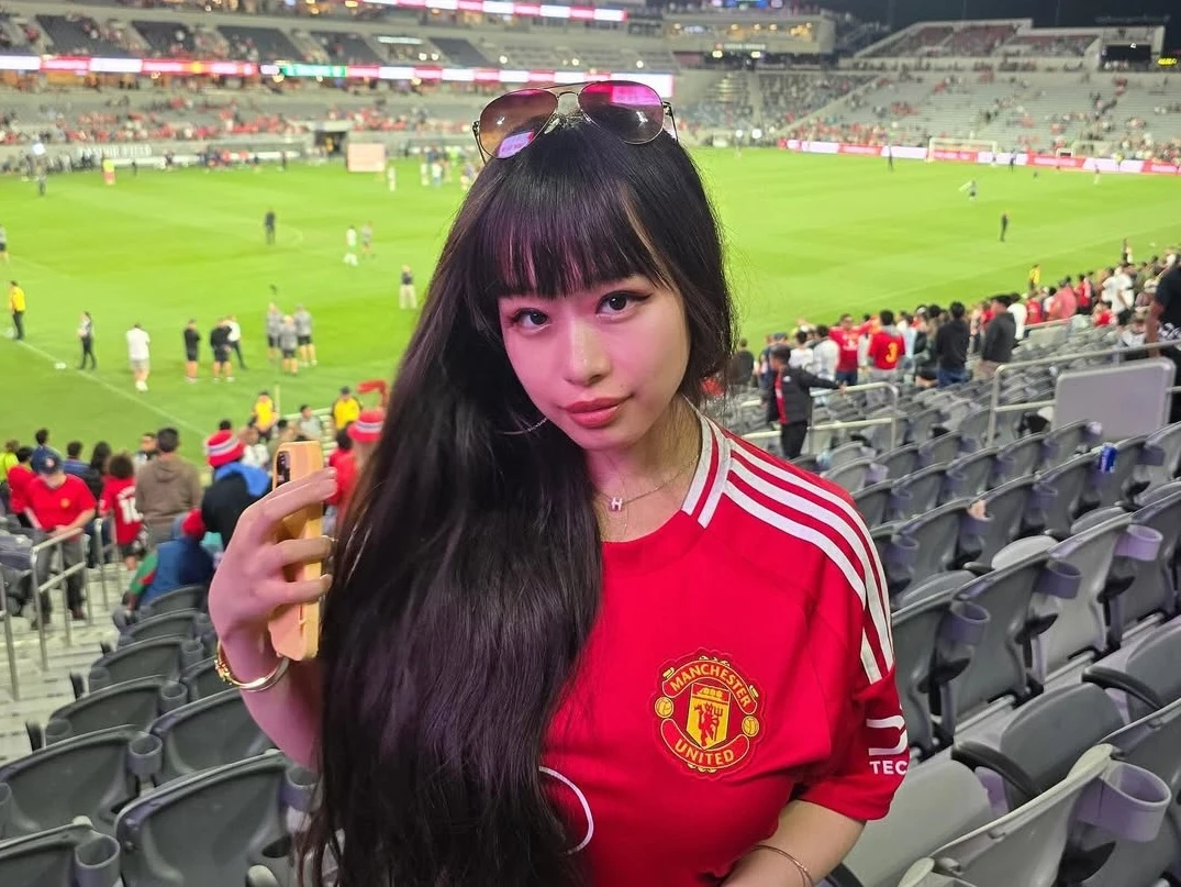 Nữ phóng viên thể thao có vóc dáng "cực phẩm" gây chú ý