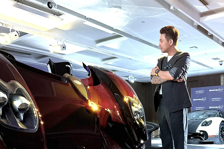 Minh Nhựa dắt vợ đi "xem mắt" Pagani Utopia Roadster giá 378 tỷ