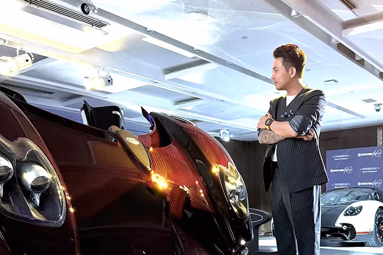 Minh Nhựa dắt vợ đi "xem mắt" Pagani Utopia Roadster giá 378 tỷ