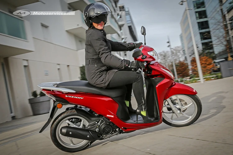 Honda Vision giá rẻ, bán "siêu đắt" tới 92 triệu tại quốc gia này