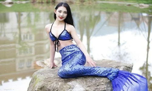 Nữ sinh hóa thành mỹ nhân ngư xinh đẹp gây sốt mạng