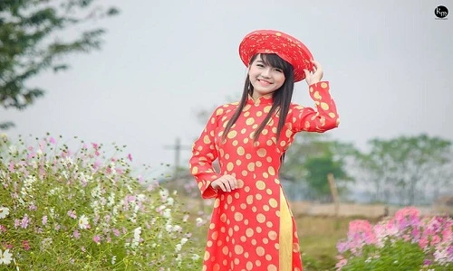 Cô bé 14 tuổi xinh đẹp, “mặn mà” như gái U25