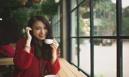 Hot girl “con nhà người ta” xinh đẹp và đa tài