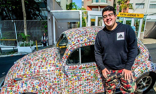 Fan cuồng World Cup 2018 phủ kín xe Volkswagen Beetle bằng... cầu thủ