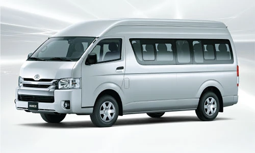 Toyota Hiace mới giảm giá tới 241 triệu tại Việt Nam có gì?