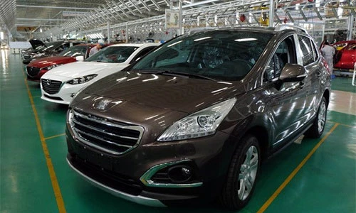 Xe lắp ráp ồ ạt giảm giá trước "cơn bão" ôtô nhập khẩu