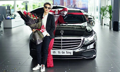 "Soi" xe sang Mercedes-Benz E200 tiền tỷ của Vũ Cát Tường