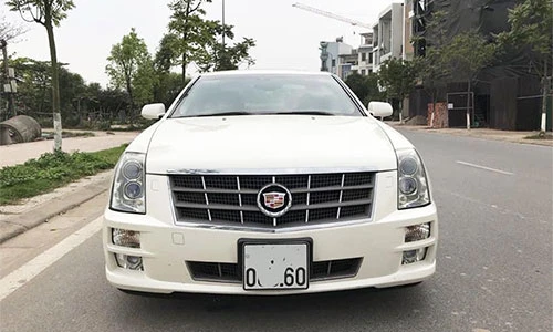 Xe sang Cadillac STS dùng chán bán gần 1 tỷ đồng tại Hà Nội