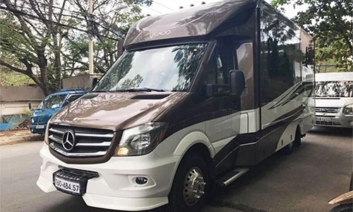 Nhà di động Mercedes giá 8 tỷ đồng lăn bánh tại Hà Nội